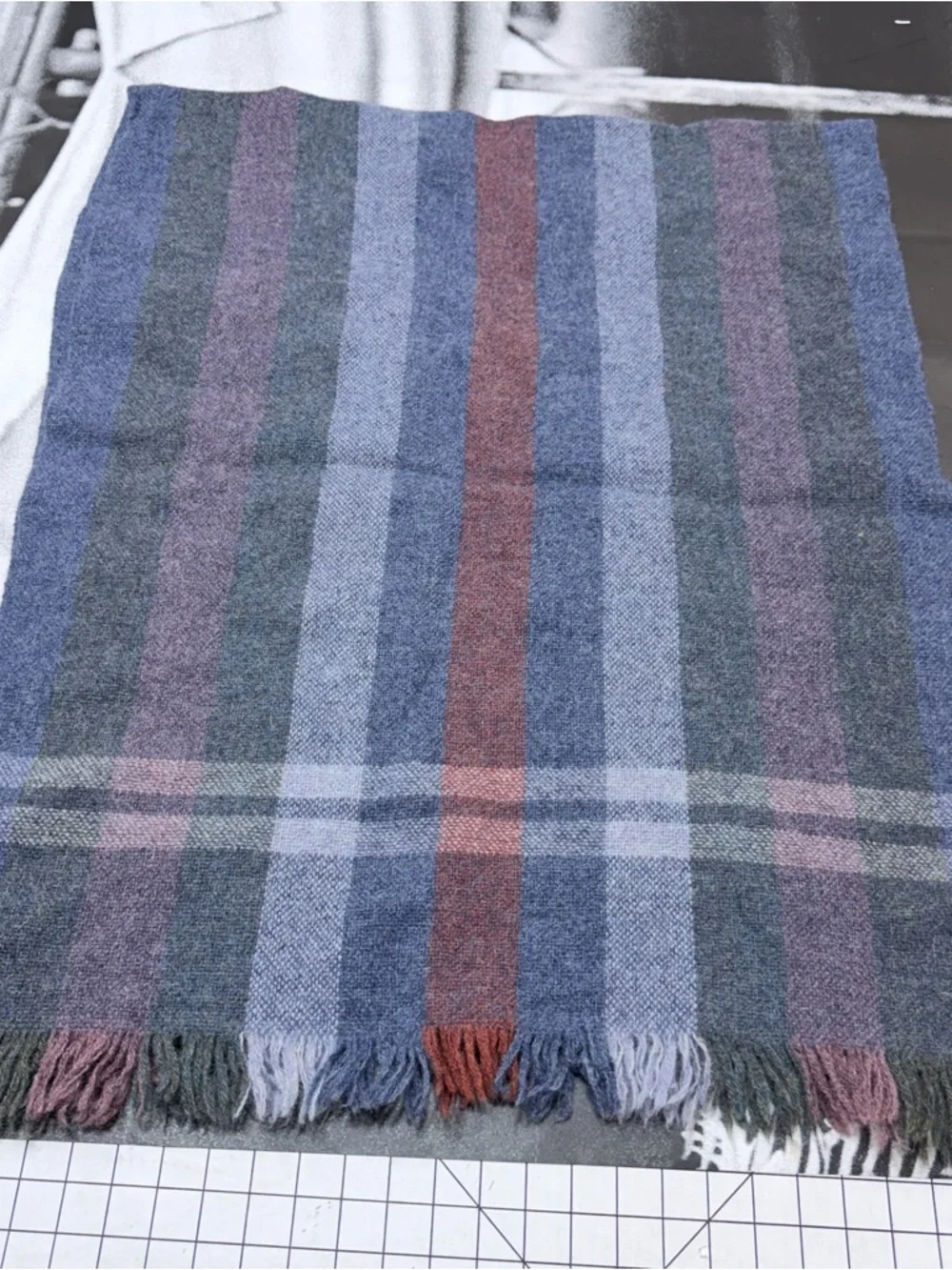 Avoca Hand Weavers 54 x 64 Pure New Wool Handwoven in Ireland Throw Blanket - Picture 5 of 6